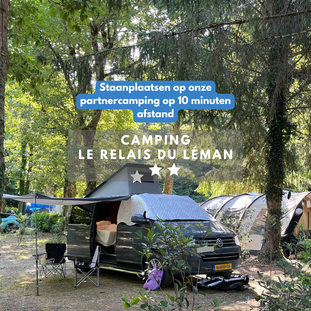 De staanplaatsen (camping Le Relais du Léman)